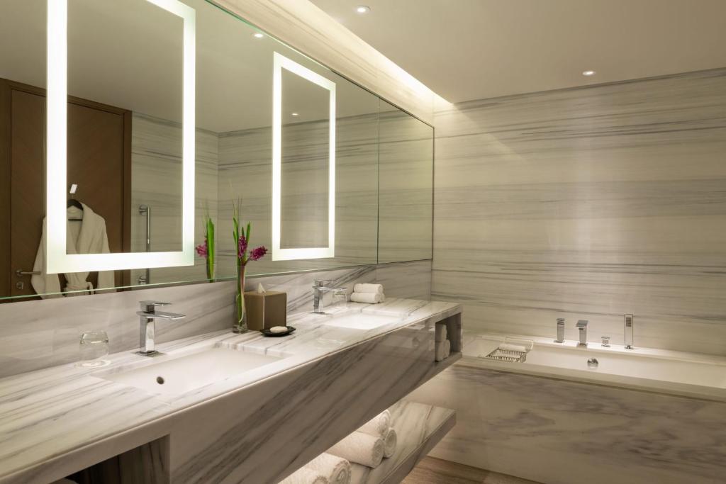 The St. Regis Kuwait - Suite Presidencial Con Vista A La Piscina