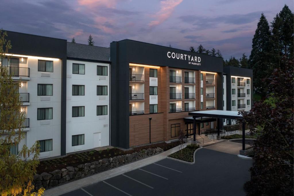 una representación de un hotel con un edificio en Courtyard by Marriott Portland Tigard en Tigard