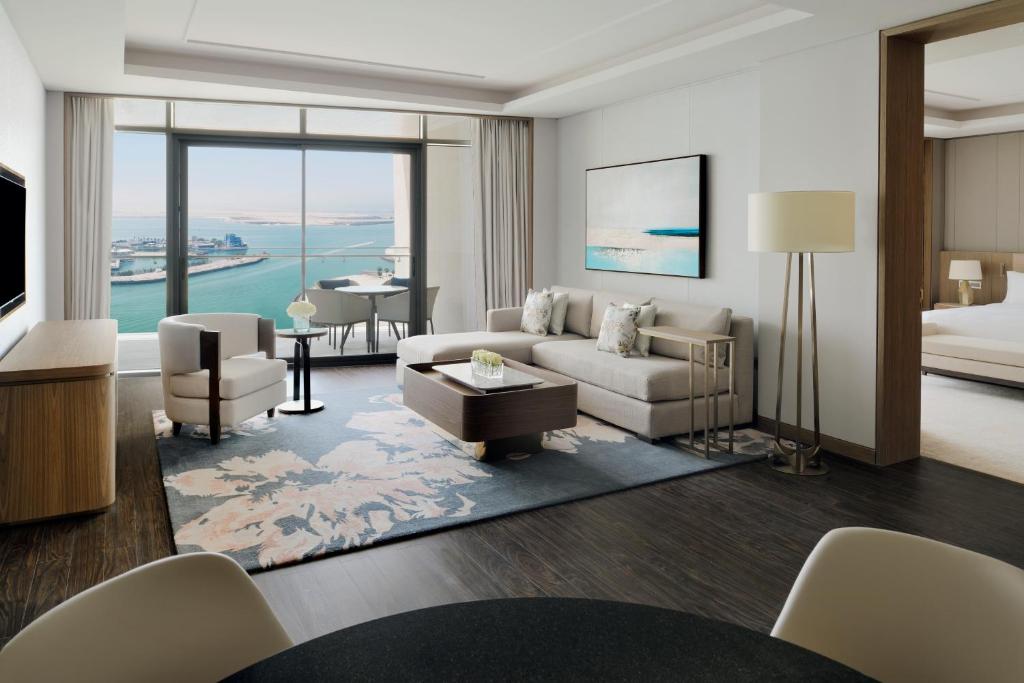 Voodi või voodid majutusasutuse InterContinental Residences Abu Dhabi by IHG toas
