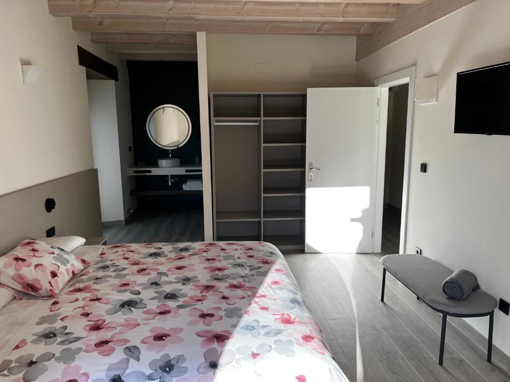 Postel nebo postele na pokoji v ubytování HOTEL RURAL BASQUE IRATI