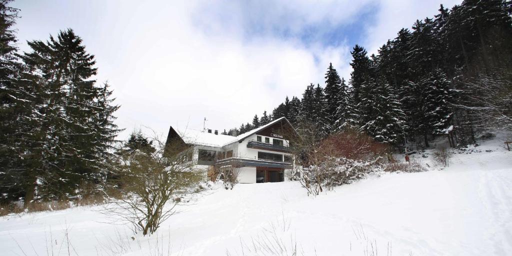 Hotel-Pension zum Paradies v zimě