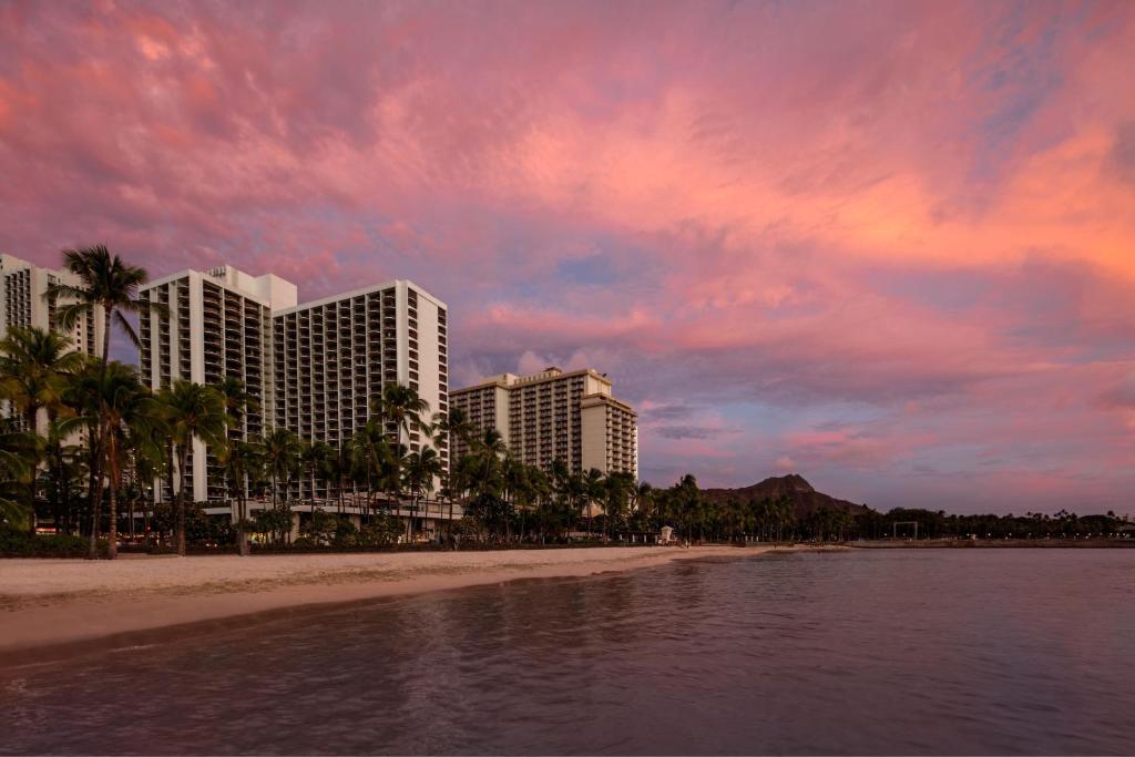 Waikiki Beach Marriott Resort & Spa in Honolulu: Find Hotel Reviews, Rooms,  and Prices on