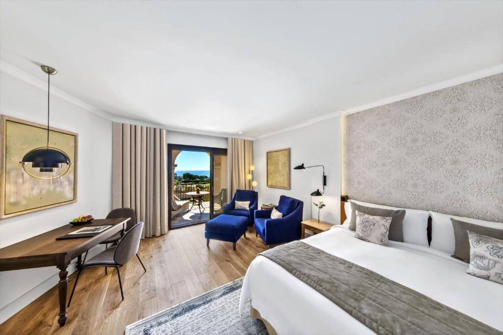 Postel nebo postele na pokoji v ubytování The St. Regis Mardavall Mallorca Resort