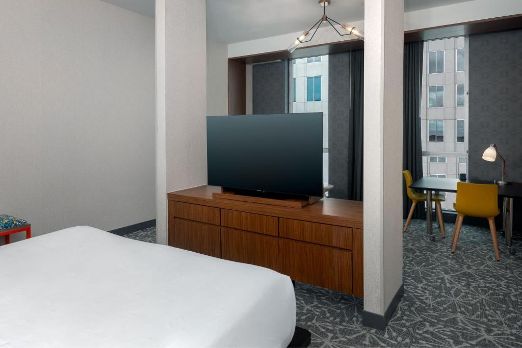 Aloft Orlando Downtown - Aloft, Suite, 1 Roi