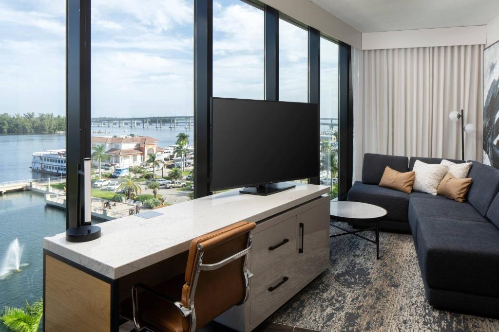 Luminary Hotel & Co., Autograph Collection - 