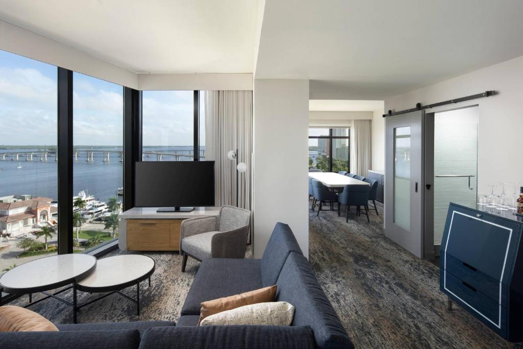 Luminary Hotel & Co., Autograph Collection - 