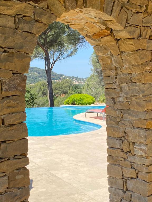 Bazén v ubytování Une Pause en Provence nebo v jeho okolí