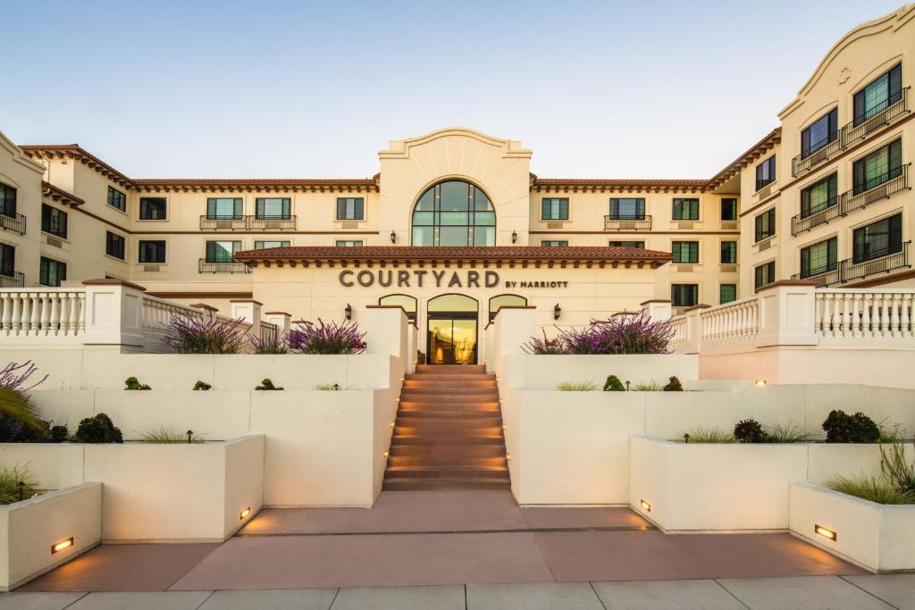 Courtyard by Marriott Santa Cruz - Housity