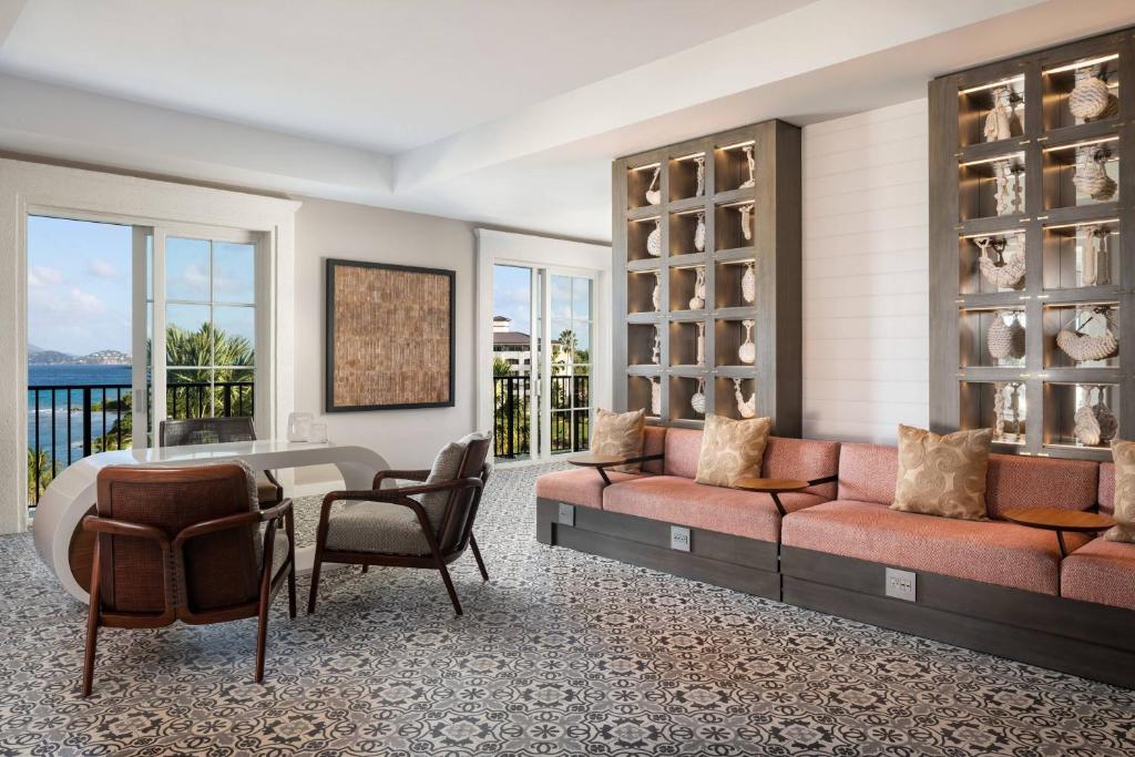 Posezení v ubytování The Ritz-Carlton St. Thomas