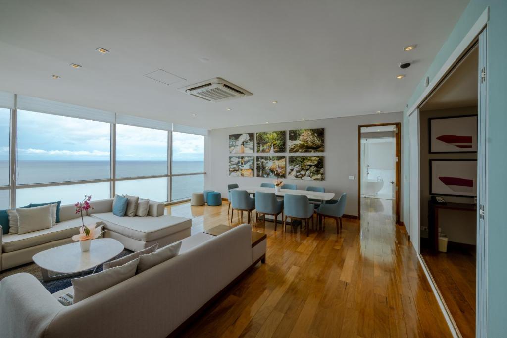 Posezení v ubytování Hotel InterContinental Cartagena by IHG
