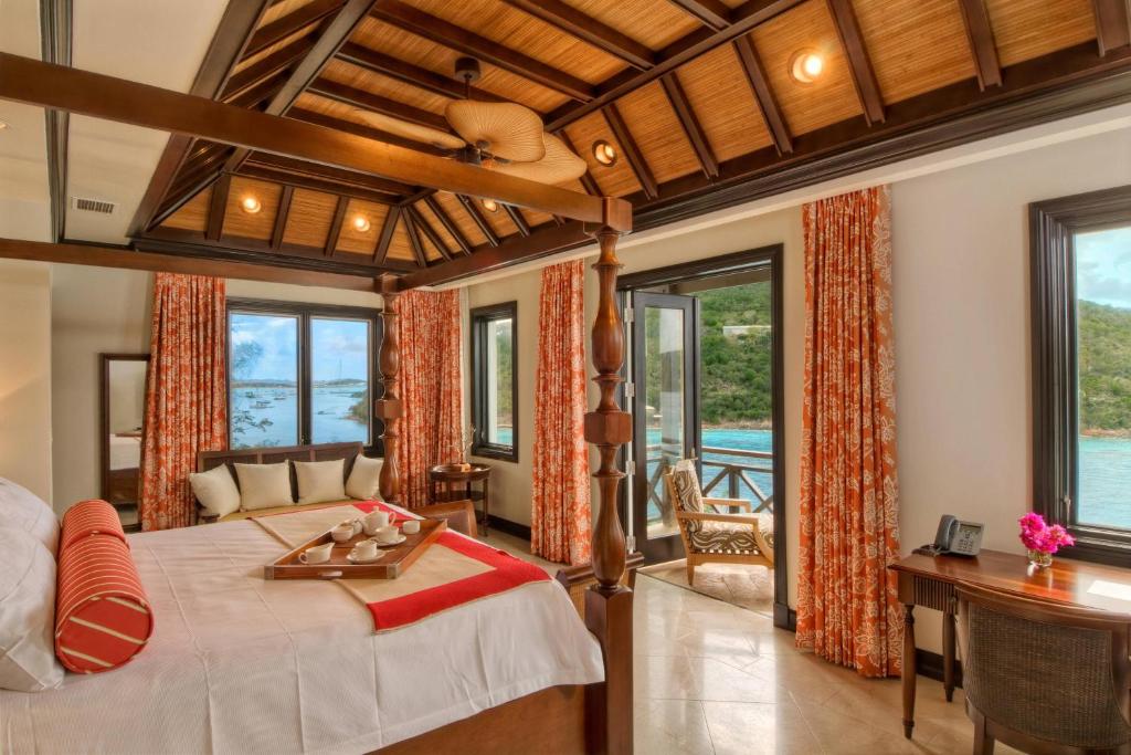 Scrub Island Resort, Spa & Marinaにあるベッド