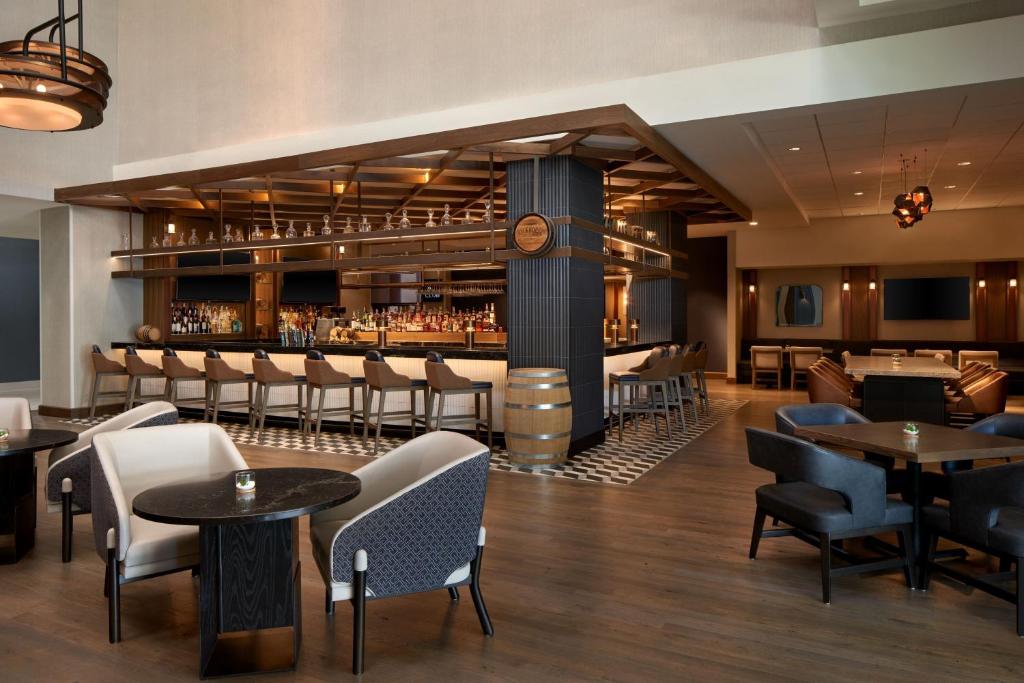 a restaurant with tables and chairs and a bar at Tysons Corner Marriott in Tysons Corner