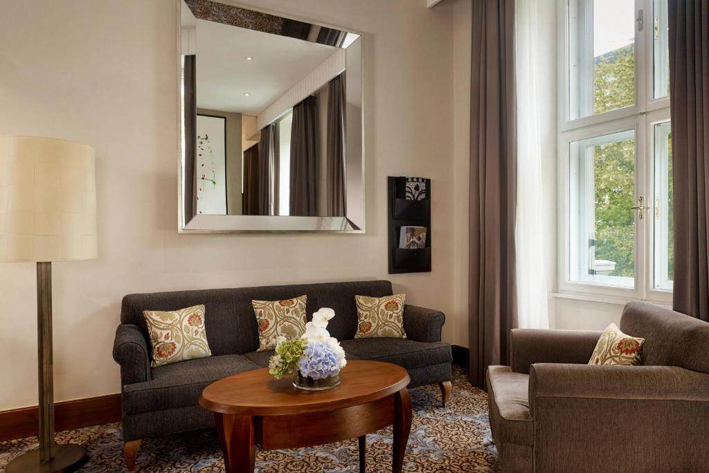 The Ritz-Carlton, Vienna - Premium Suite Met Club Lounge Access