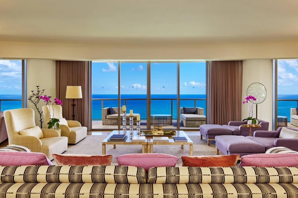 Posezení v ubytování The St. Regis Bal Harbour Resort