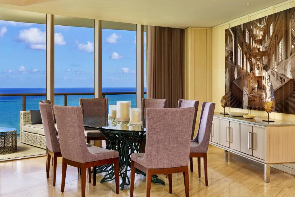 Posezení v ubytování The St. Regis Bal Harbour Resort