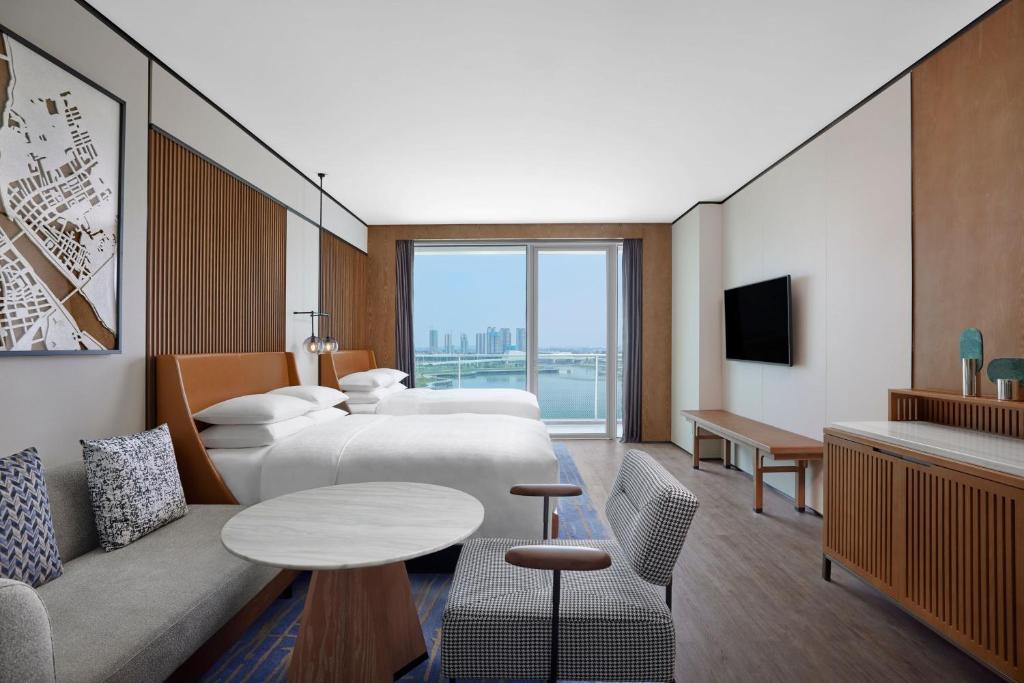 TV a/nebo společenská místnost v ubytování Sheraton Zhaoqing Dinghu