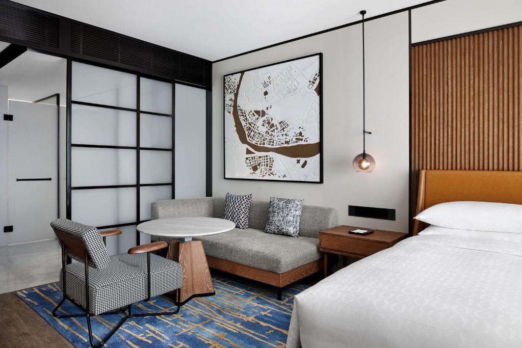 Postel nebo postele na pokoji v ubytování Sheraton Zhaoqing Dinghu