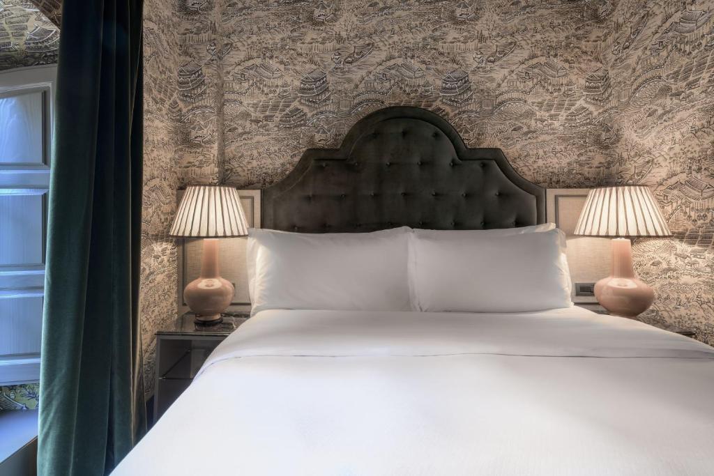 Postel nebo postele na pokoji v ubytování Santo Mauro, a Luxury Collection Hotel, Madrid
