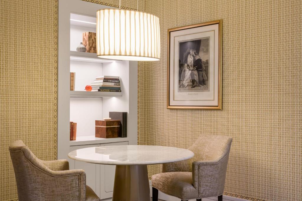 Posezení v ubytování Santo Mauro, a Luxury Collection Hotel, Madrid