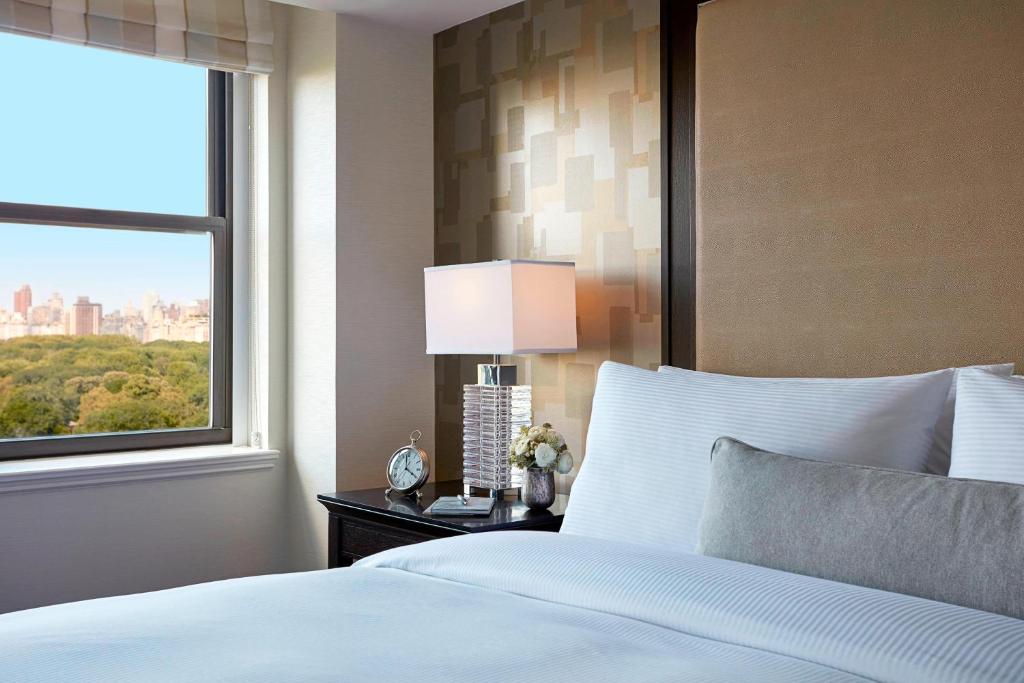 رزرو هتل و هاستل، JW Marriott Essex House New York, 09197245267