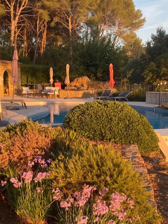 Bazén v ubytování Une Pause en Provence nebo v jeho okolí