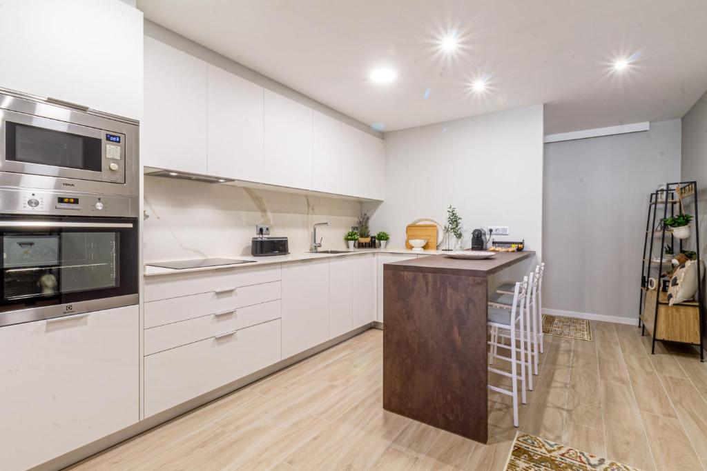 A kitchen or kitchenette at Moderno, Castro, Corazón de Vigo