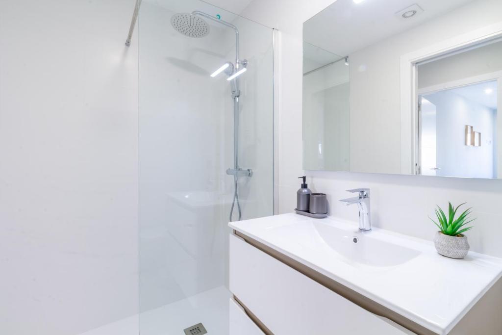 A bathroom at Moderno, Castro, Corazón de Vigo