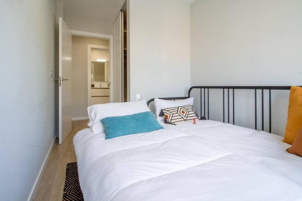 A bed or beds in a room at Moderno, Castro, Corazón de Vigo