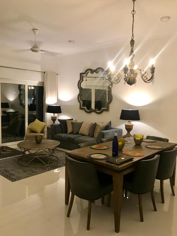 Posezení v ubytování Sea La Vie! At De Saram Residencies- Mount Lavinia