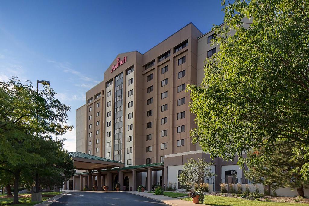 een weergave van de Hampton Inn en suites bij Madison Marriott West in Middleton