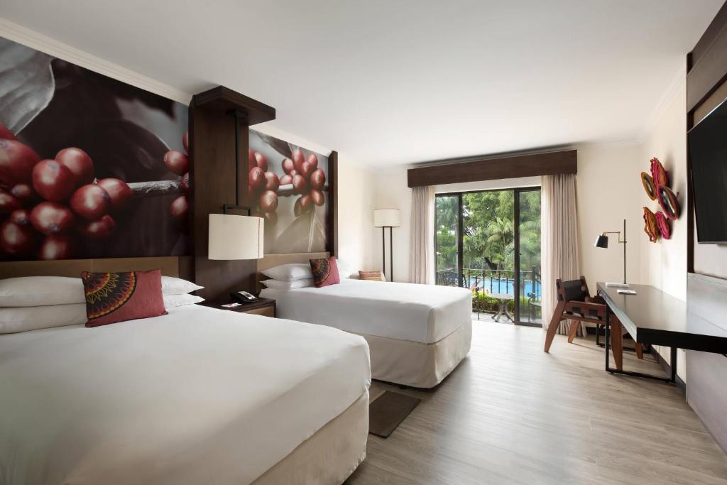Postel nebo postele na pokoji v ubytování Costa Rica Marriott Hotel Hacienda Belen