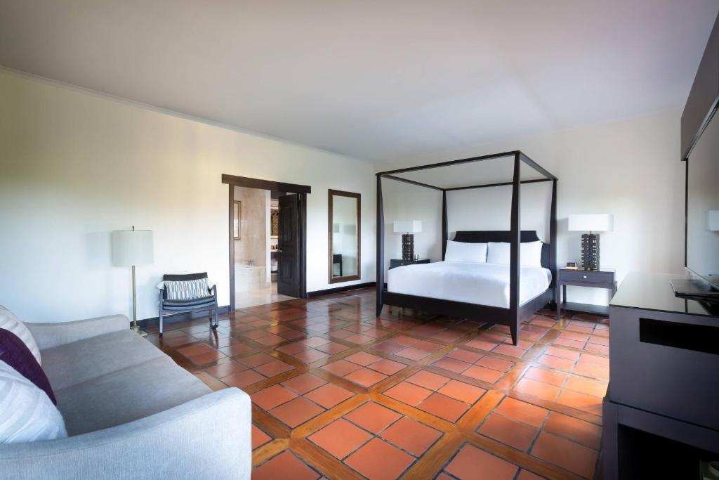 Postel nebo postele na pokoji v ubytování Costa Rica Marriott Hotel Hacienda Belen