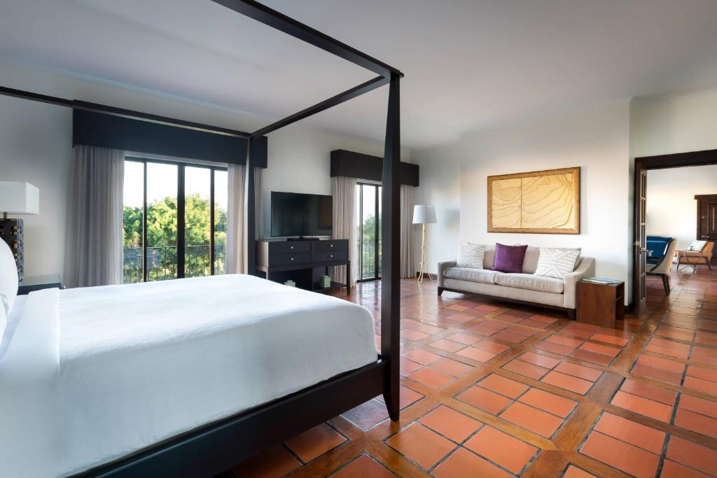 Postel nebo postele na pokoji v ubytování Costa Rica Marriott Hotel Hacienda Belen