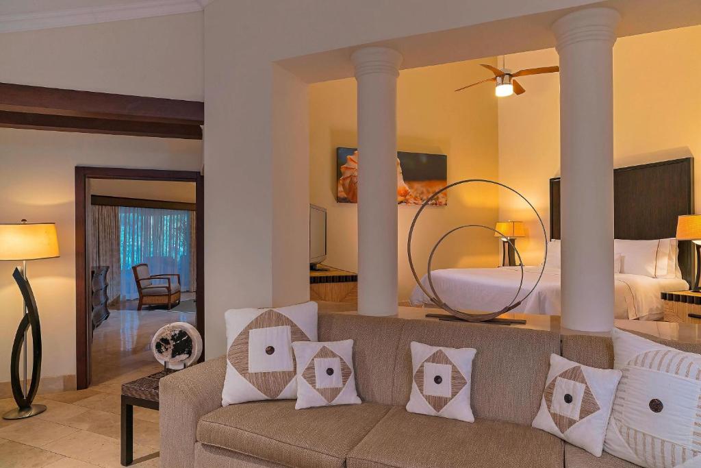 Гостиная зона в The Westin Reserva Conchal, an All-Inclusive Golf Resort & Spa