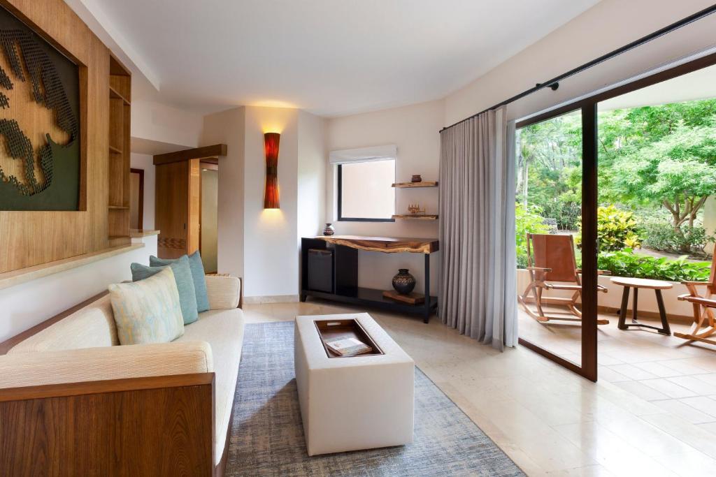 Гостиная зона в The Westin Reserva Conchal, an All-Inclusive Golf Resort & Spa