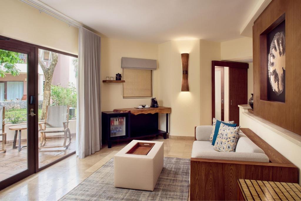 Гостиная зона в The Westin Reserva Conchal, an All-Inclusive Golf Resort & Spa