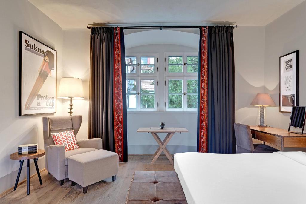Deluxe King Room