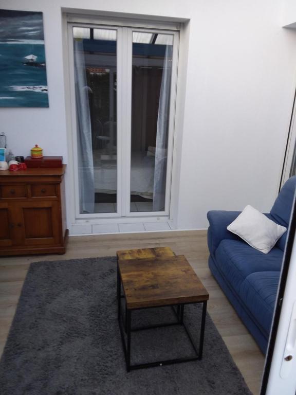 Posezení v ubytování Chambre chez l'habitant et Tiny House
