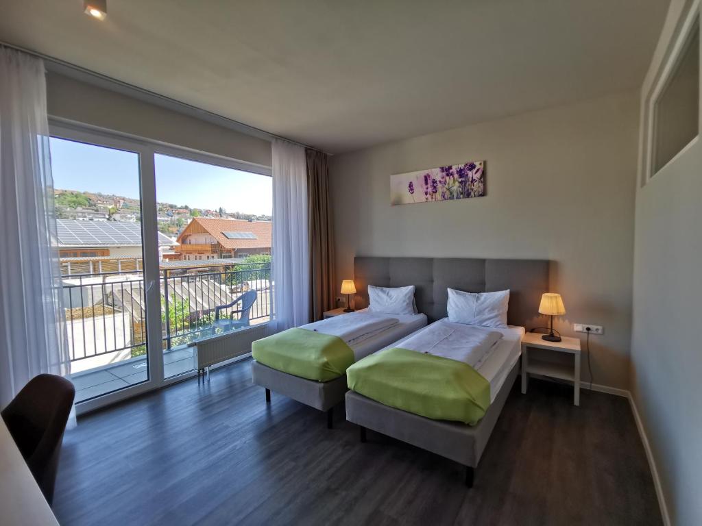 Postel nebo postele na pokoji v ubytování Hotel Gutsmühle