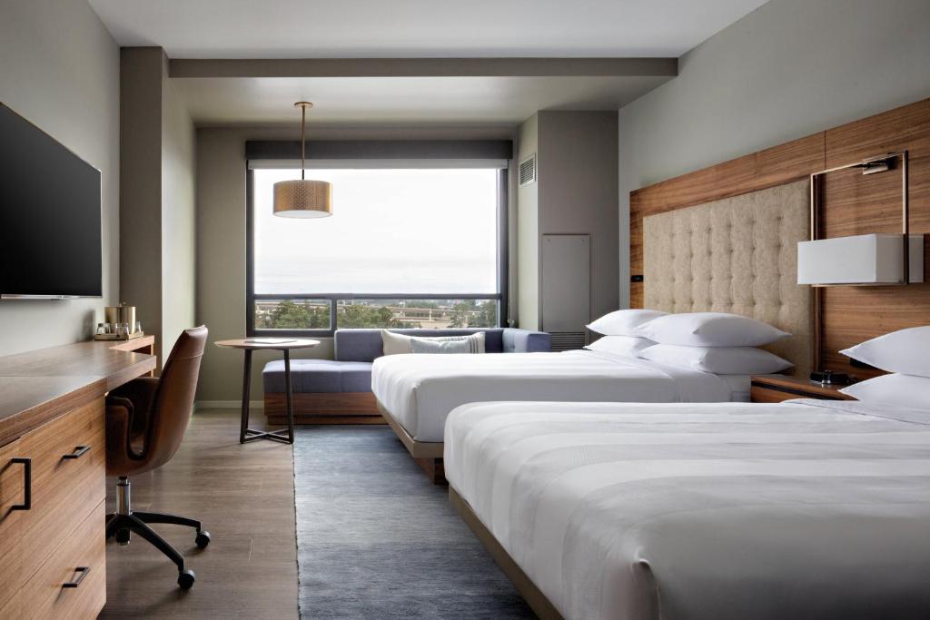 Houston CityPlace Marriott at Springwoods Village - Queen Room With Two Queen Beds And Plaza View