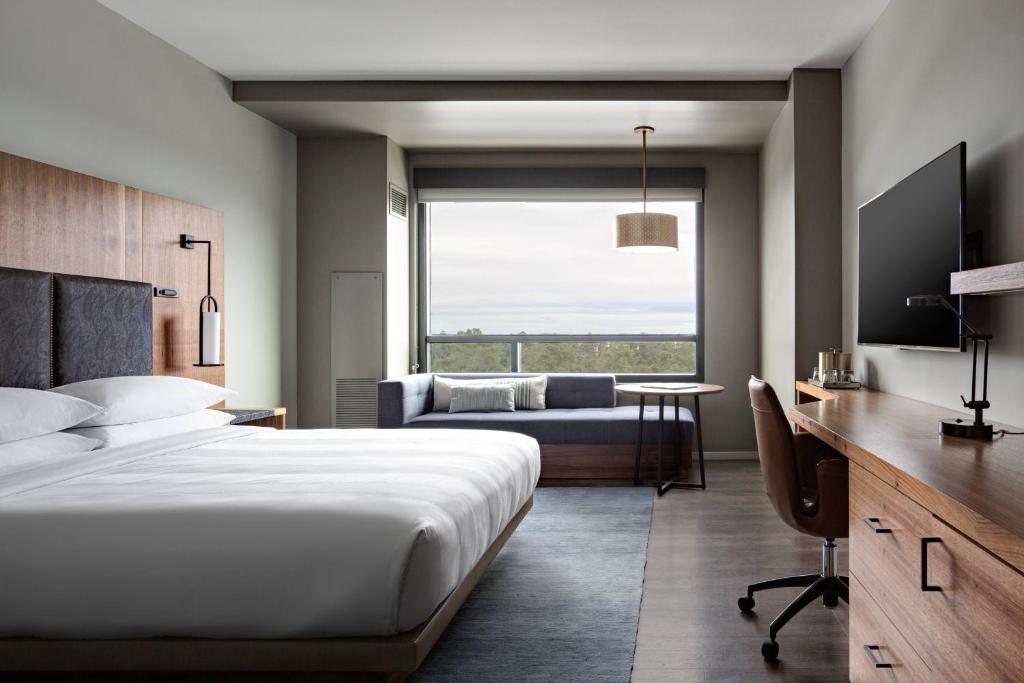Houston CityPlace Marriott at Springwoods Village photo