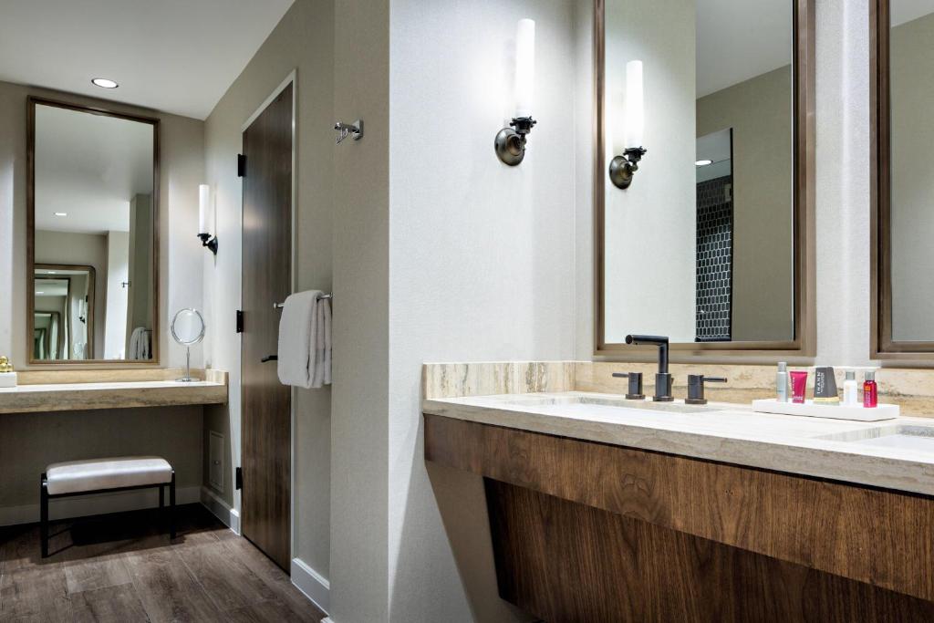 Houston CityPlace Marriott at Springwoods Village photo