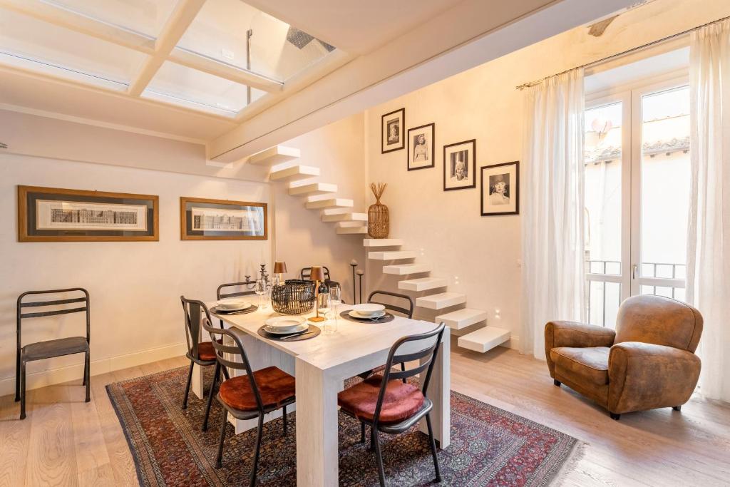a dining room with a table and chairs at Art Apartment Luxury Sofia Suite in Florence