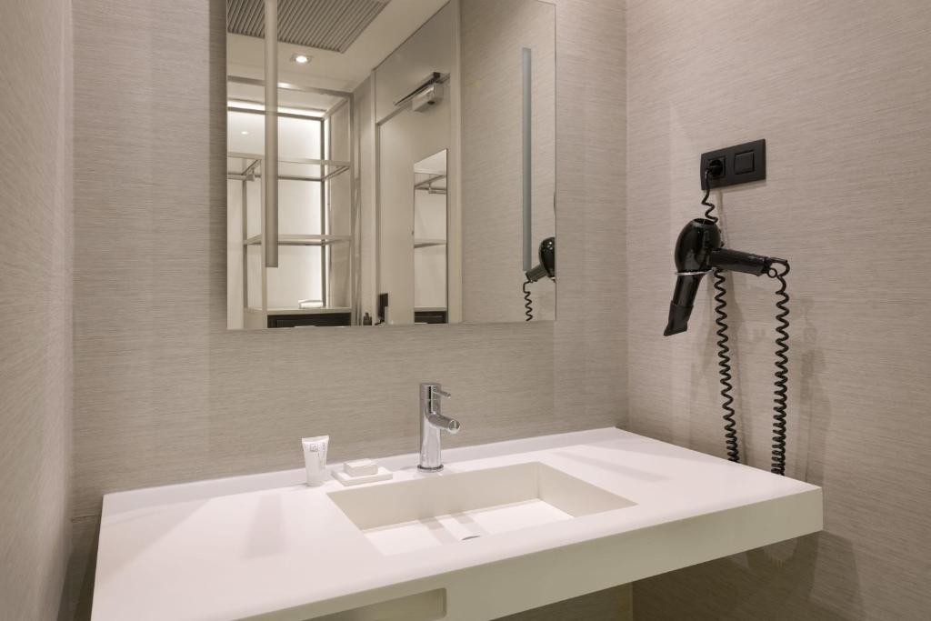 SH Colón Valencia - Resim 19