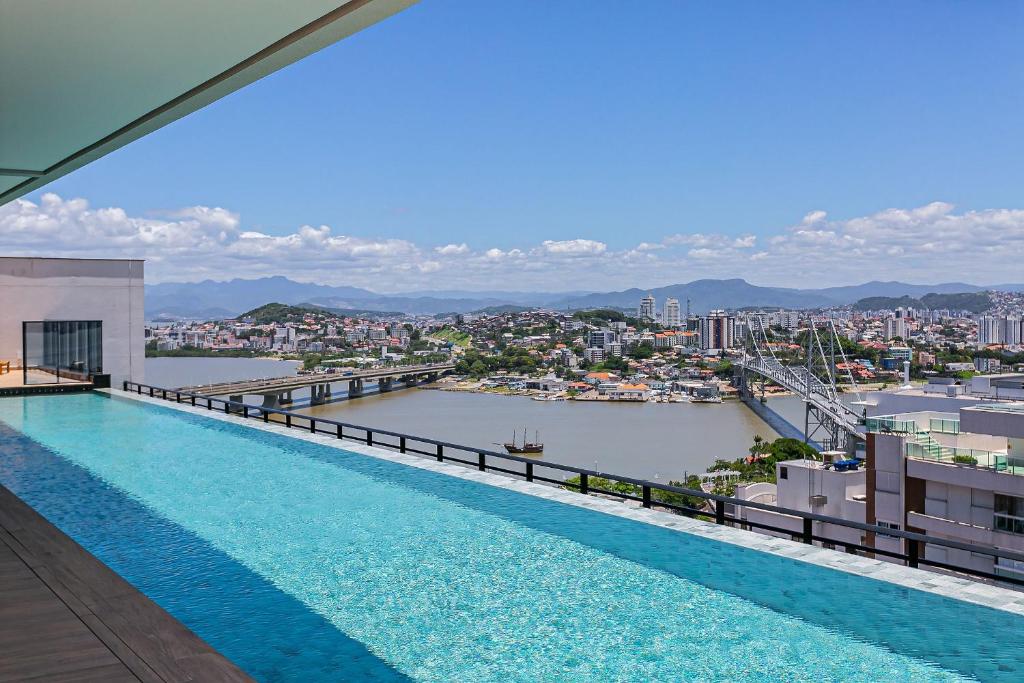 Πισίνα στο ή κοντά στο Piscina no Rooftop com Vista Mar | Foodhall | WI-FI 200MB #TopTower