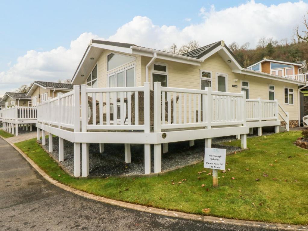 Dono's Lodge, Narberth (updated prices 2024)