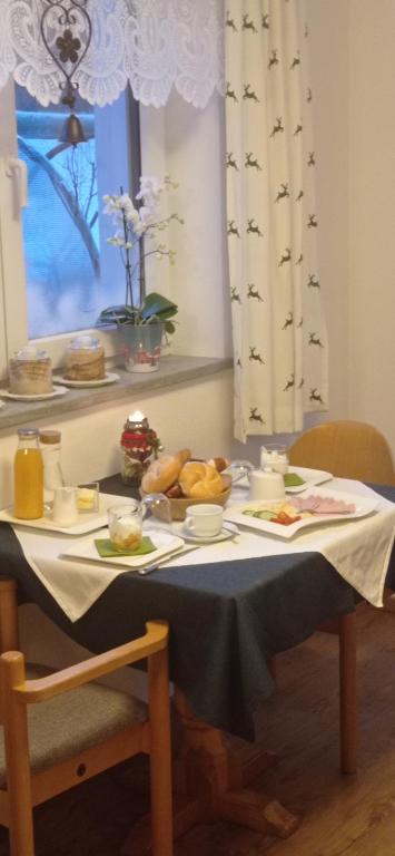Jedlo v ubytovaní bed & breakfast alebo blízkom okolí