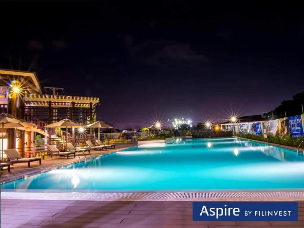 Bazén v ubytování One Oasis By Paseo de Corazon Residence nebo v jeho okolí
