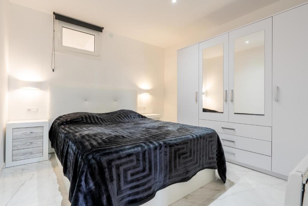 Posteľ alebo postele v izbe v ubytovaní WELCS APARTAMENTO 048 EMP con Terraza y Vistas