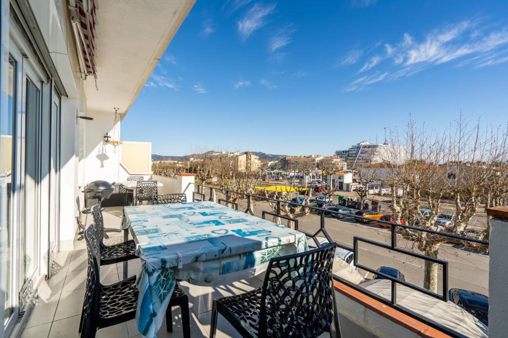 Fotografia z galérie ubytovania WELCS APARTAMENTO 048 EMP con Terraza y Vistas v destinácii Empuriabrava